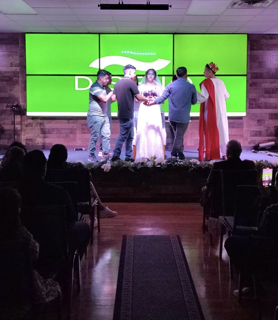 Momento especial de comunidad en Diseño Church